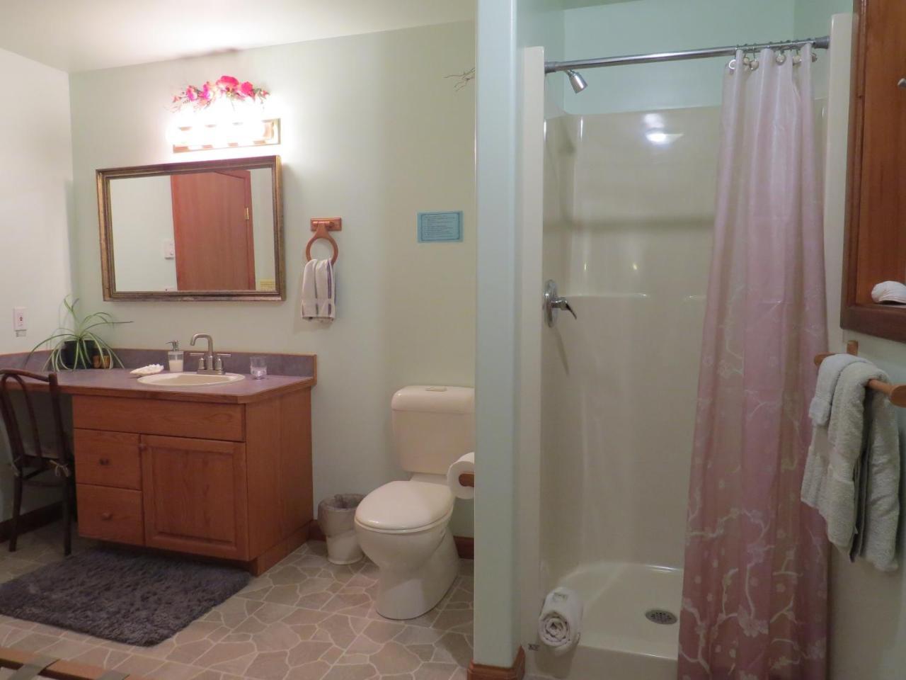 Summerhill Guest House Tofino Esterno foto
